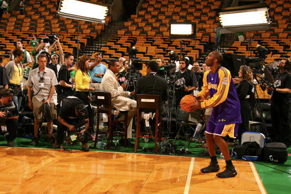 交媒体中 交媒体中